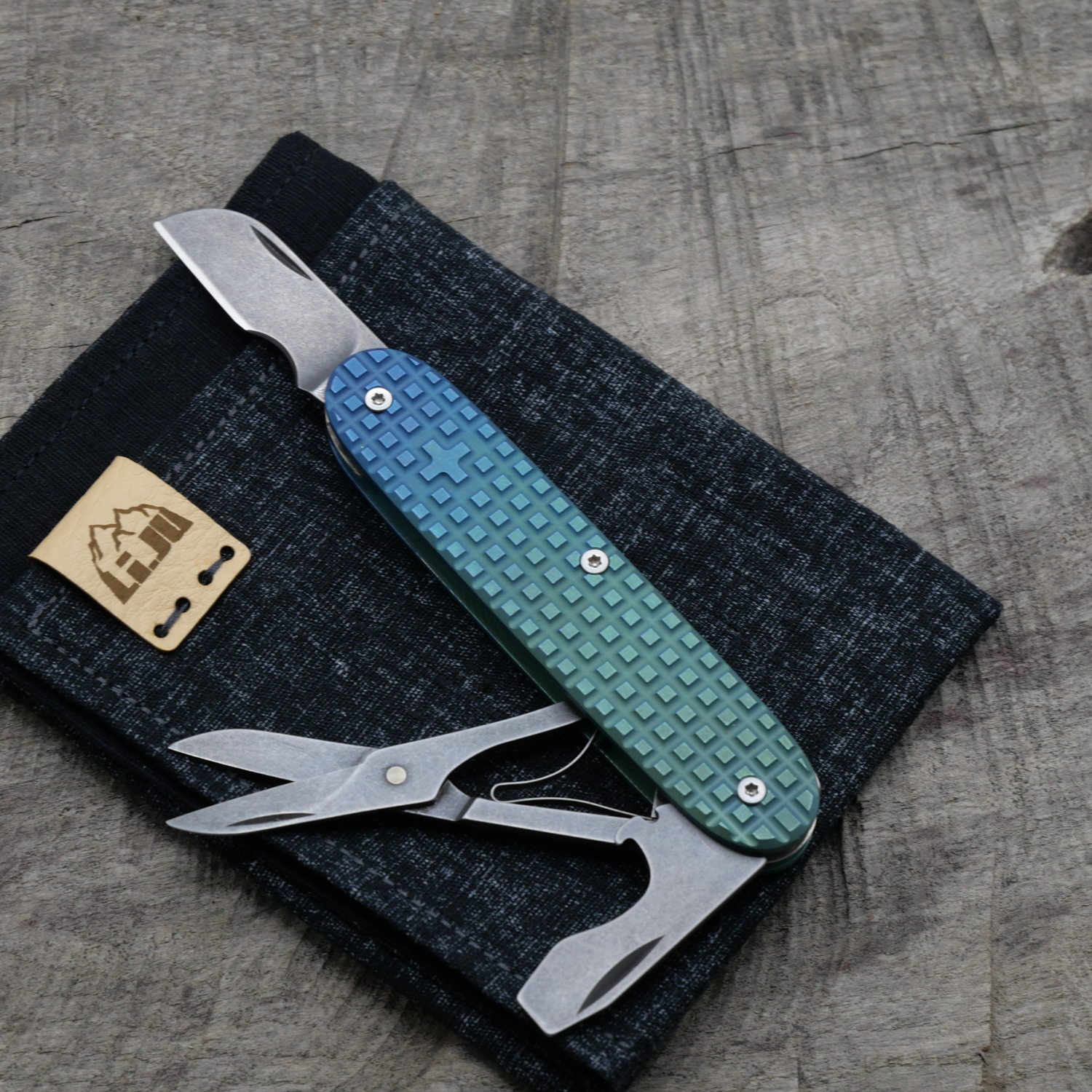 Li.JU MOD - TITAN - HARDFRAGGED - anodisiert stonewashed - ELECTRICIAN SLIM - Titan Grade 5  (Ti 6AI 4V)  - 93mm